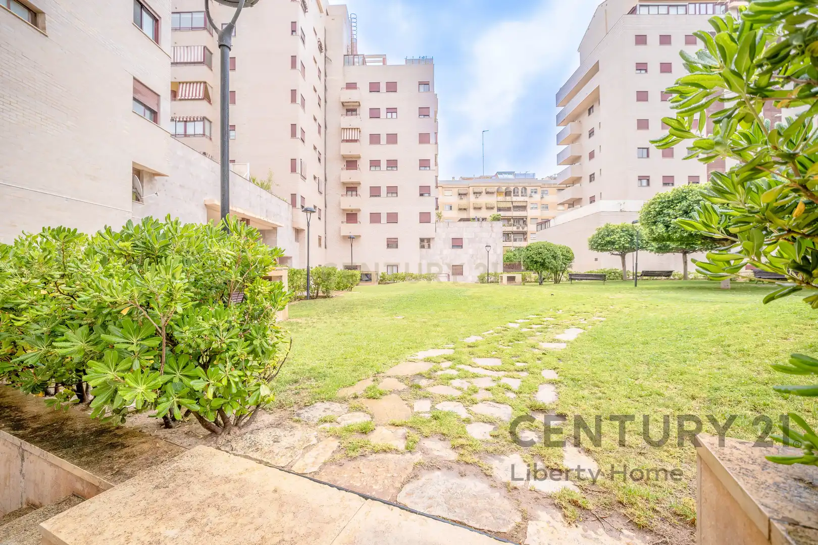 Exterior view of Apartments for rent in Valencia  with Air Conditioner, Private garden and Oven