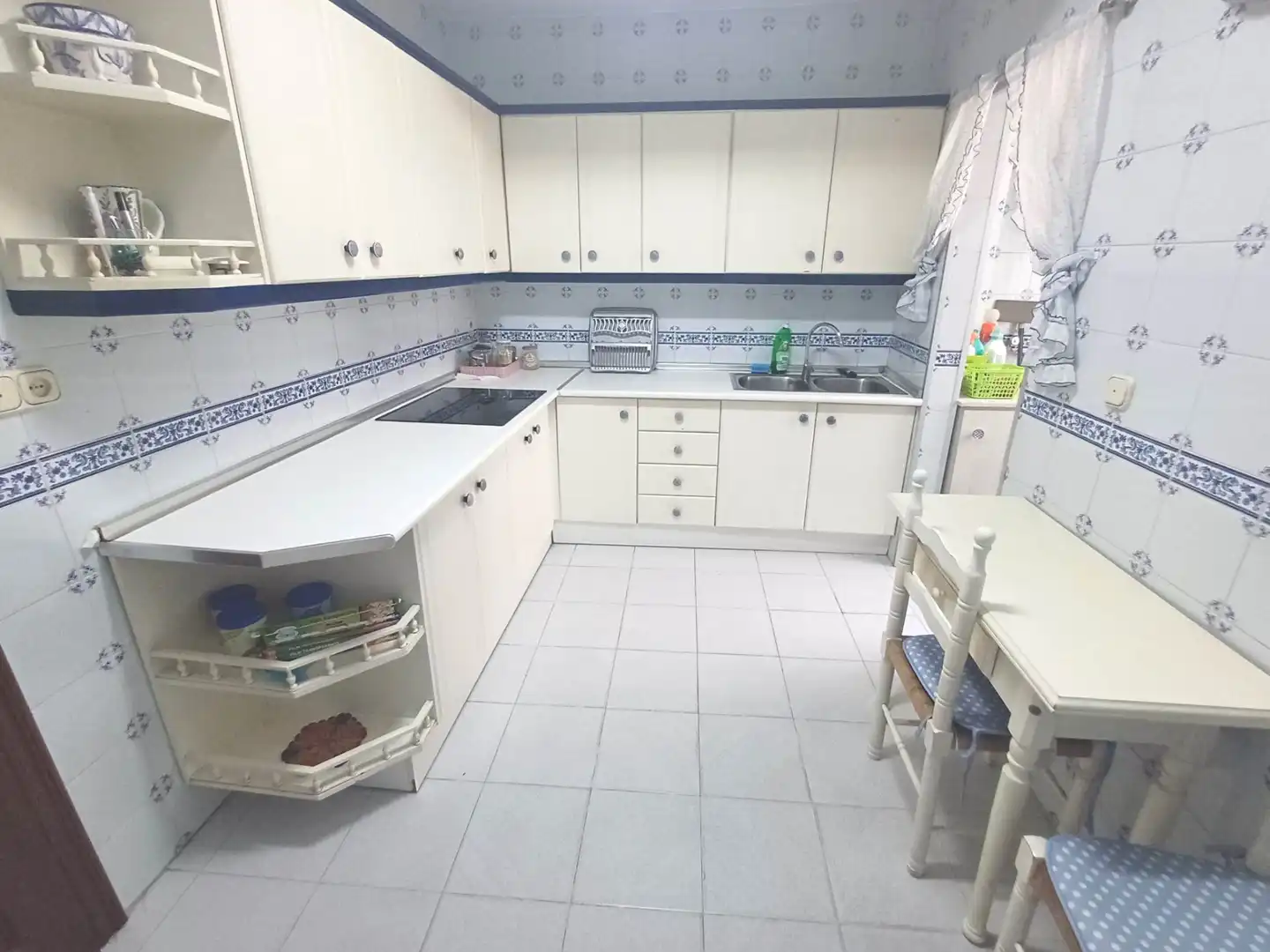 Cuina de Pis de lloguer en Córdoba amb Aire condicionat, Calefacció i Terrassa