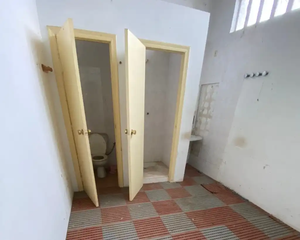 Bathroom of Industrial buildings for sale in  Logroño