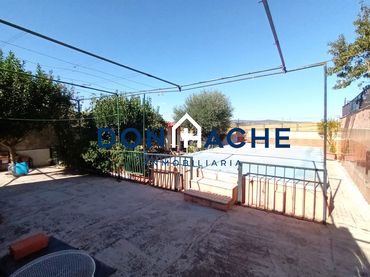 House with pool for sale in Este