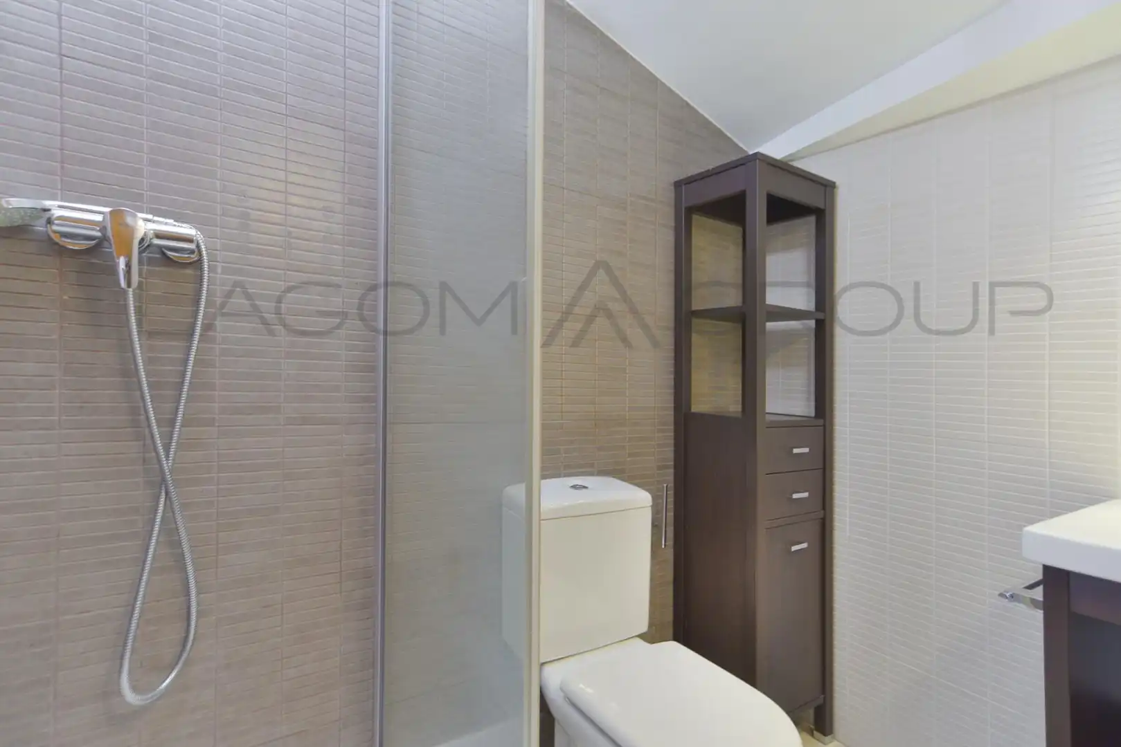 Bathroom of Duplexes for sale in Sabadell  with Air Conditioner, Heating and Parquet flooring