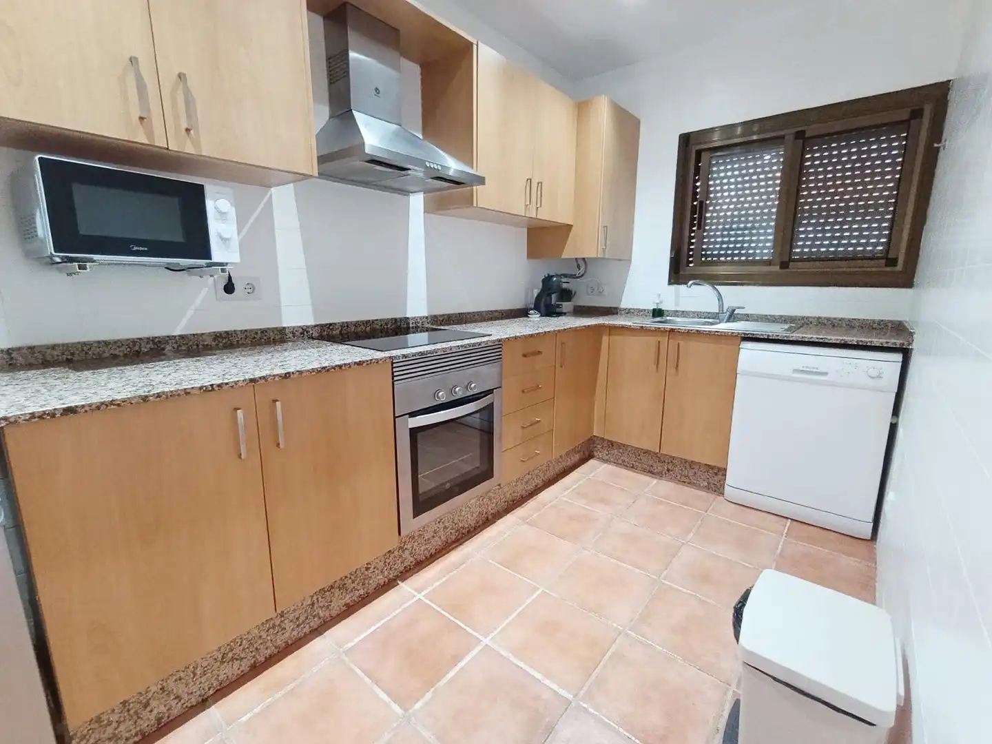 Cuina de Casa adosada de lloguer en Dénia amb Aire condicionat, Calefacció i Jardí privat