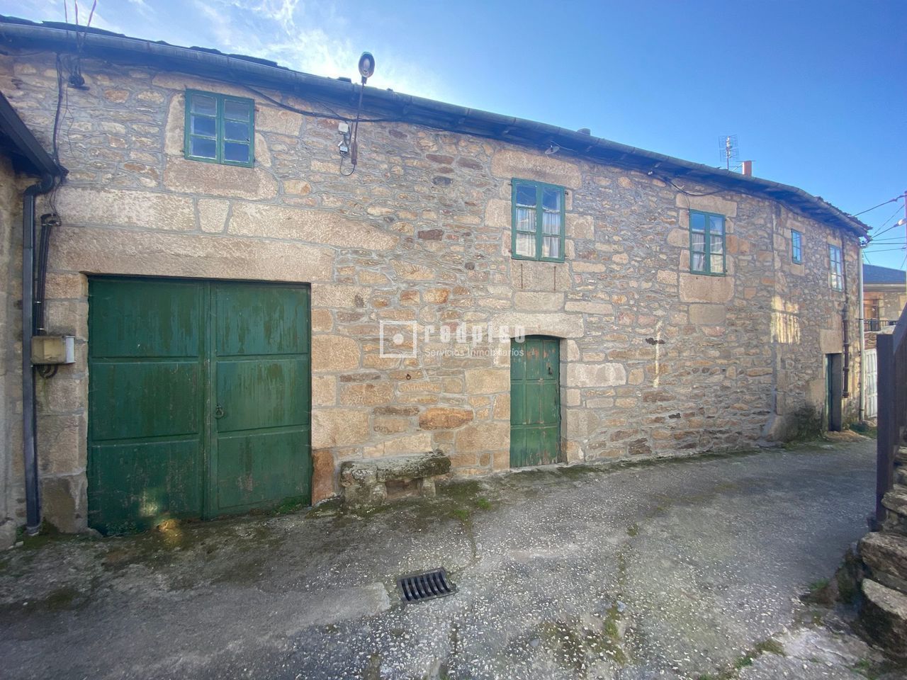 Vista exterior de Casa o xalet en venda en A Pobra de Trives  amb Terrassa