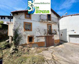 Vista exterior de Casa o xalet en venda en Castro-Urdiales amb Jardí privat i Terrassa