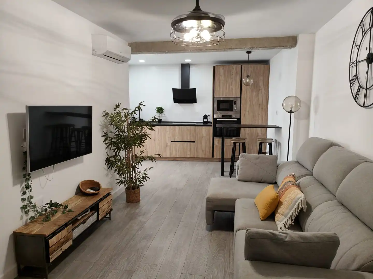 Sala de estar de Piso de alquiler en  Sevilla Capital con Aire acondicionado, Terraza y Amueblado
