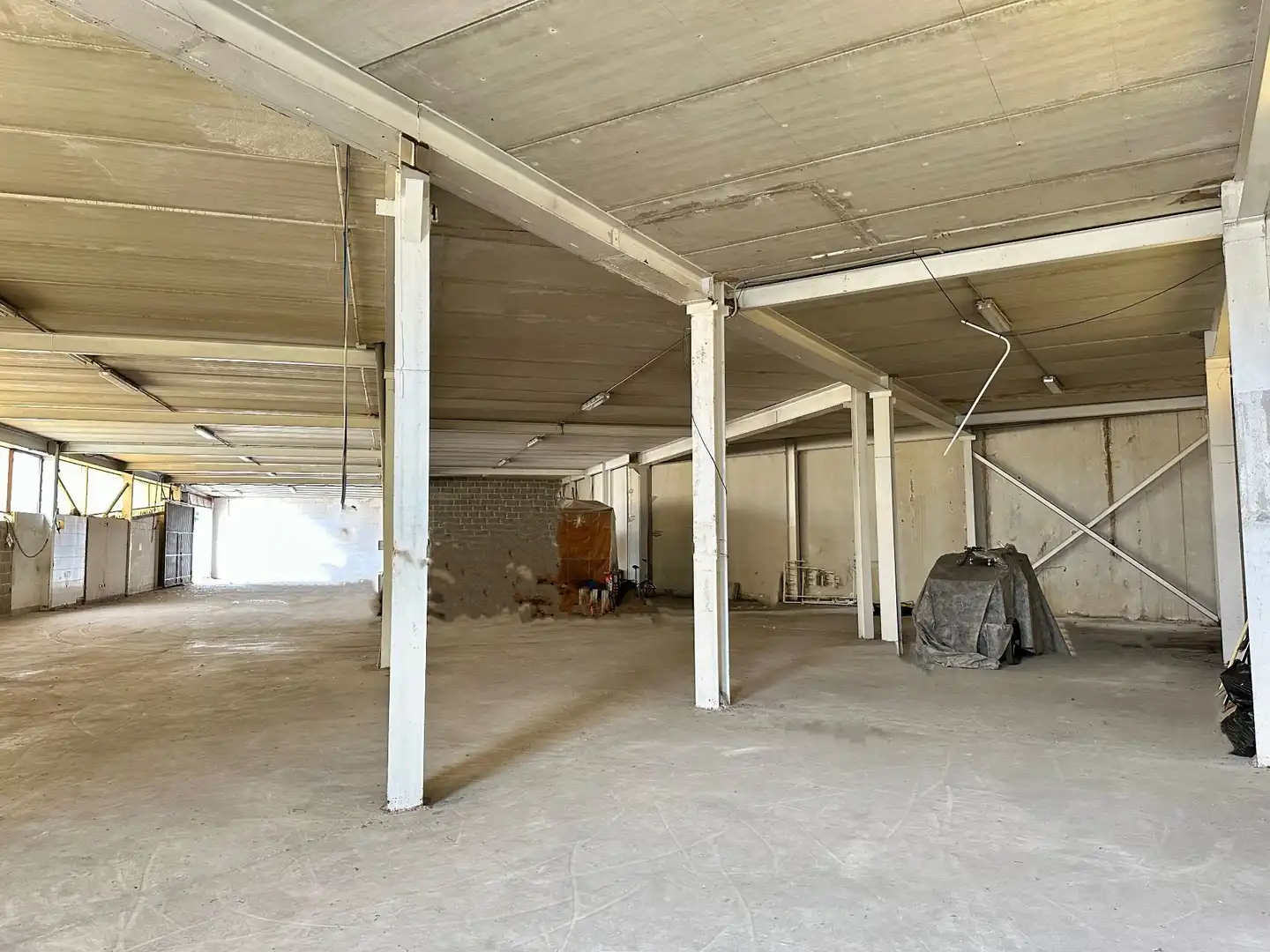 Fabrikhallen zum Verkauf in Camargo