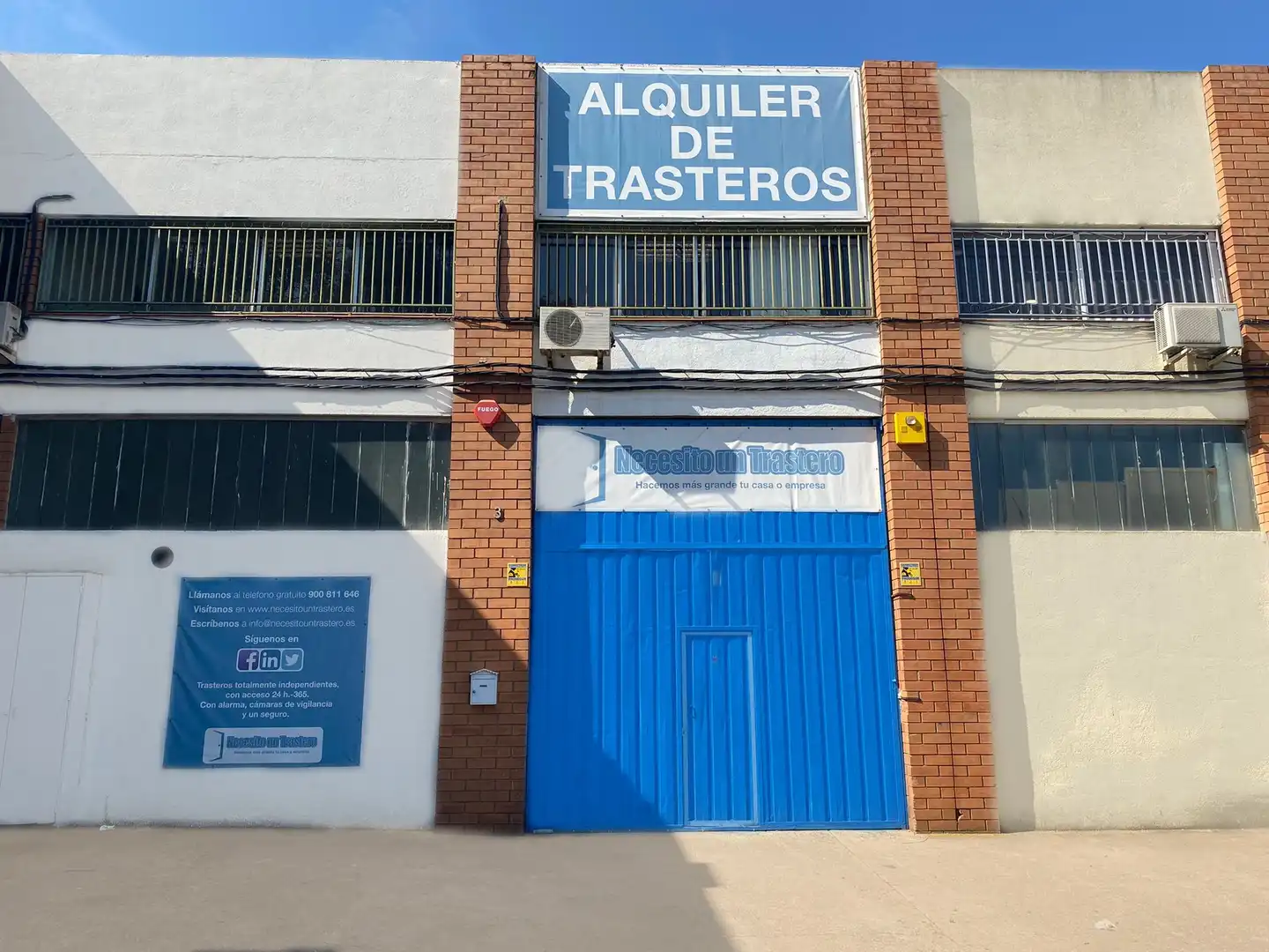 Vista exterior de Trastero de alquiler en Barberà del Vallès con Alarma