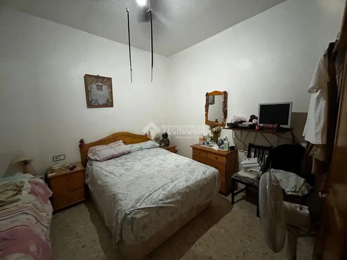 Schlafzimmer von Einfamilien-Reihenhaus zum Verkauf in La Rinconada mit Klimaanlage und Heizung