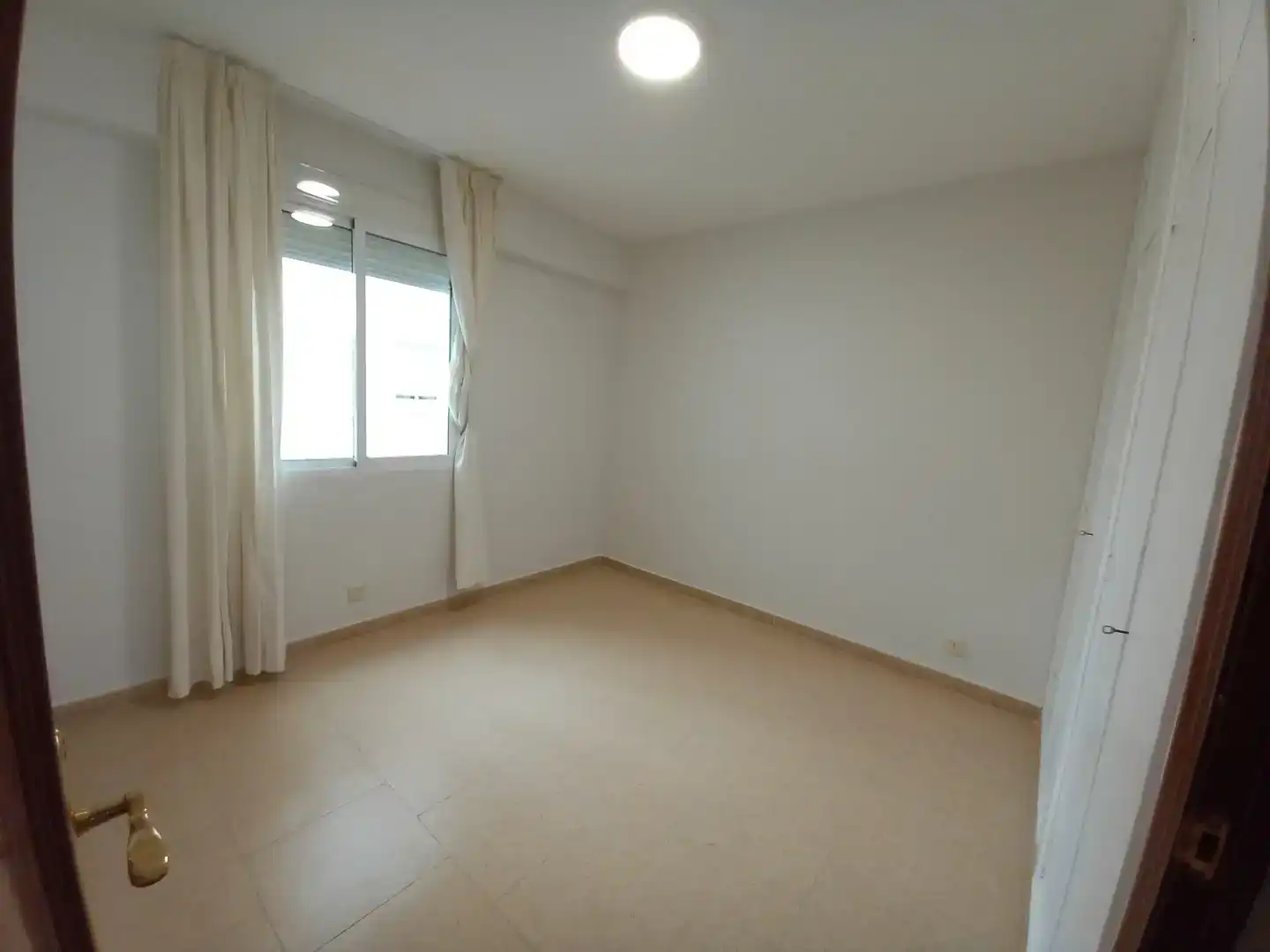 Bedroom of Flat for sale in  Sevilla Capital  with Air Conditioner and Balcony