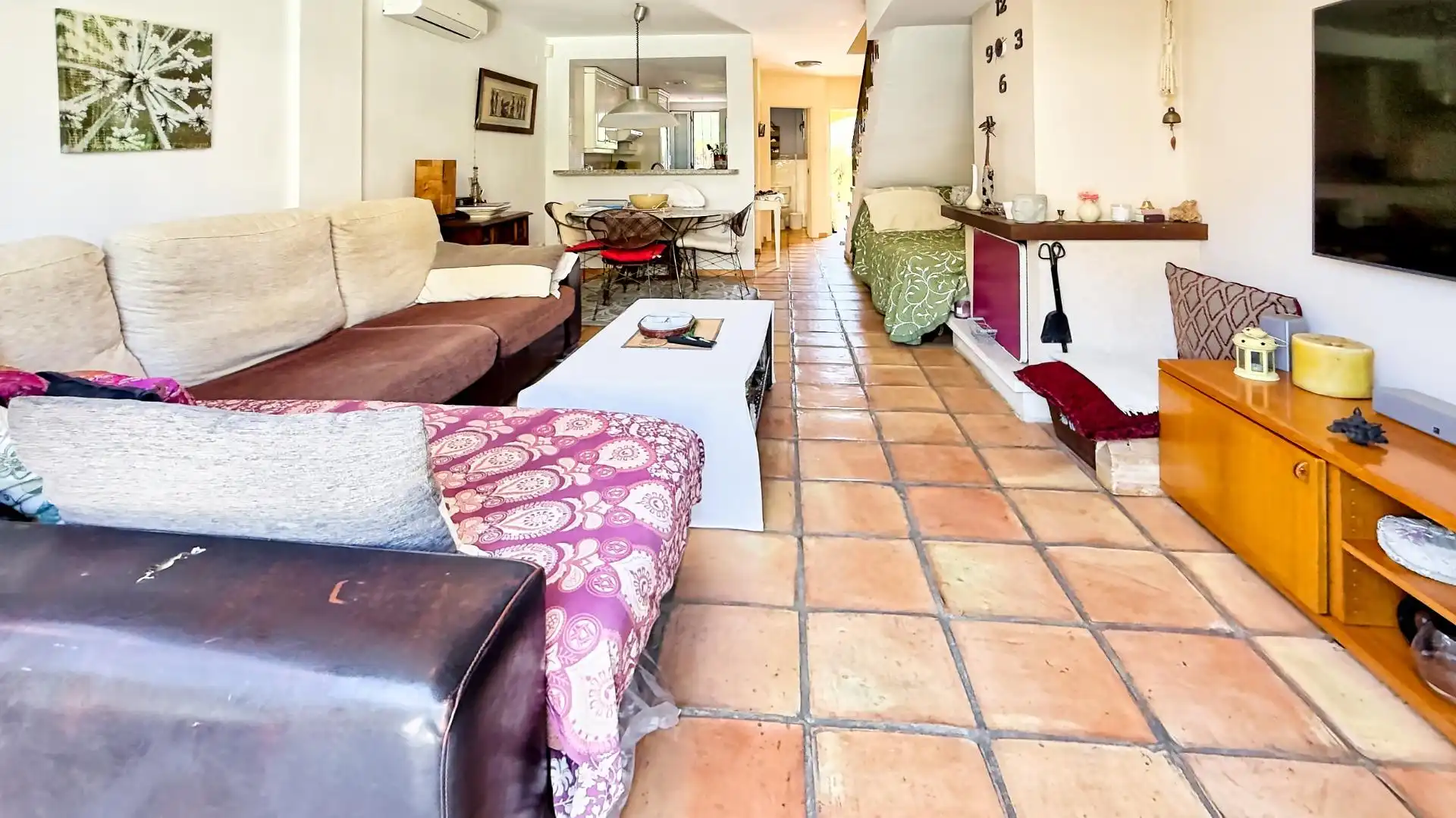 Sala de estar de Casa adosada en venta en Finestrat con Aire acondicionado, Jardín privado y Terraza