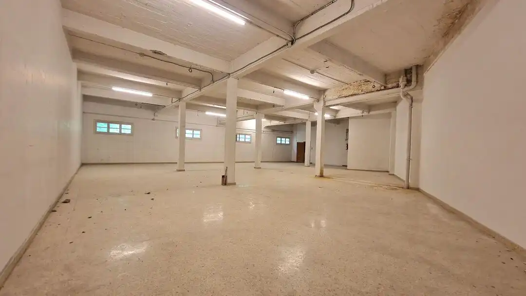 Fabrikhallen zur Miete in Donostia - San Sebastián 