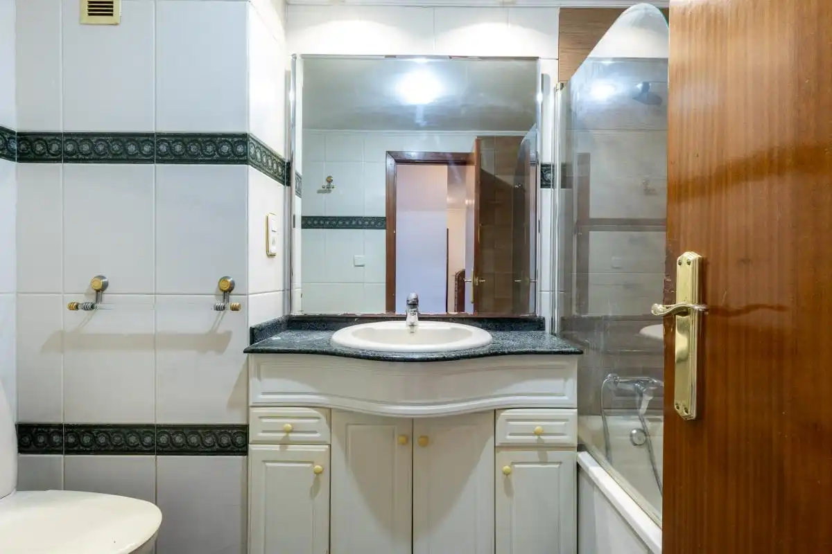 Bathroom of Flat for sale in Sagunto / Sagunt  with Air Conditioner and Heating