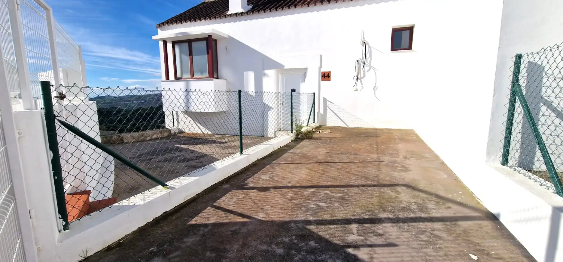 Außenansicht von Einfamilien-Reihenhaus zum Verkauf in Cártama mit Privatgarten und Terrasse