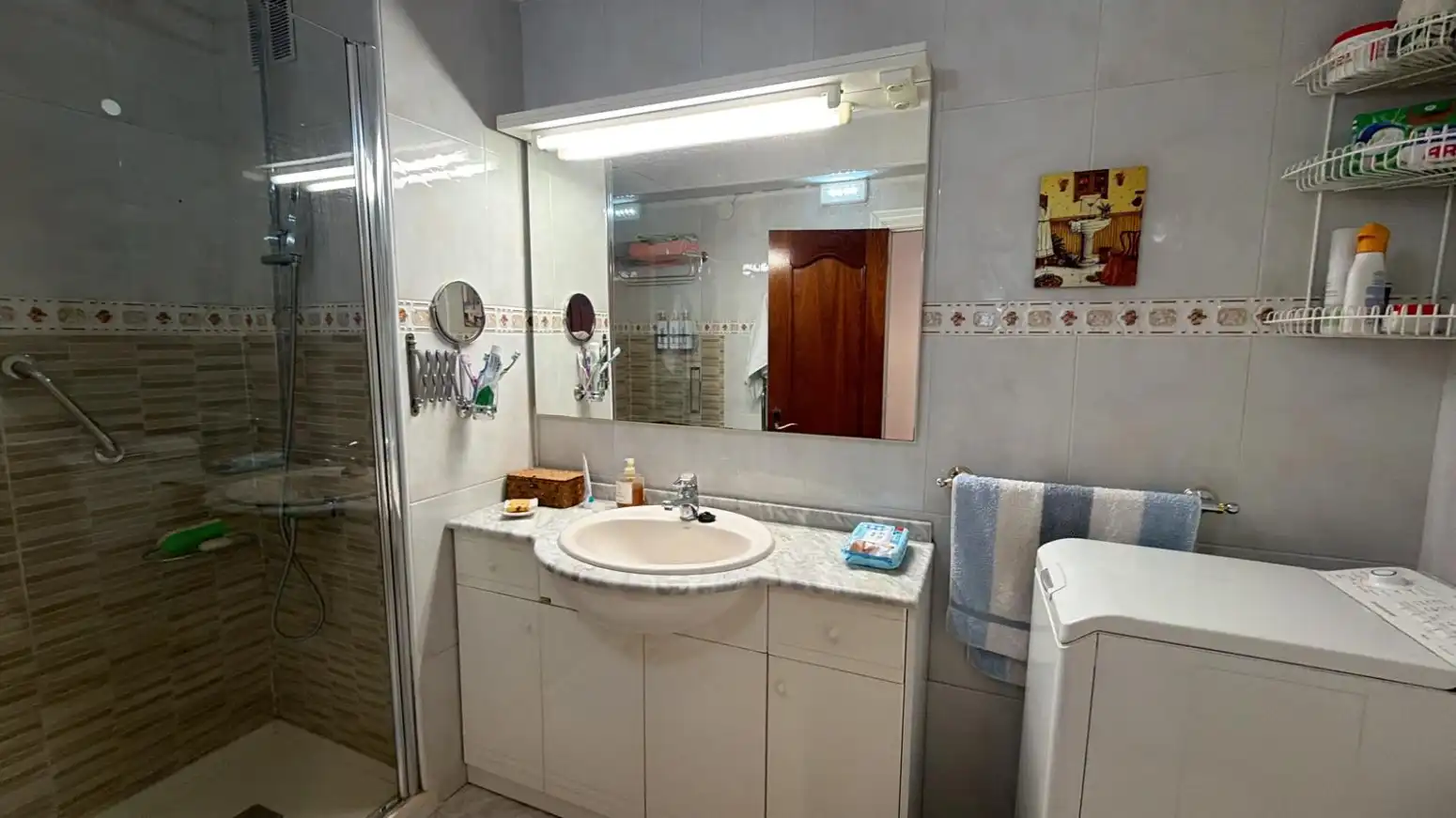 Bathroom of Flat for rent in Gijón   with Heating and Terrace