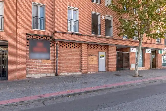 Gewerbefläche zum Verkauf in Avenida de Madrid 10