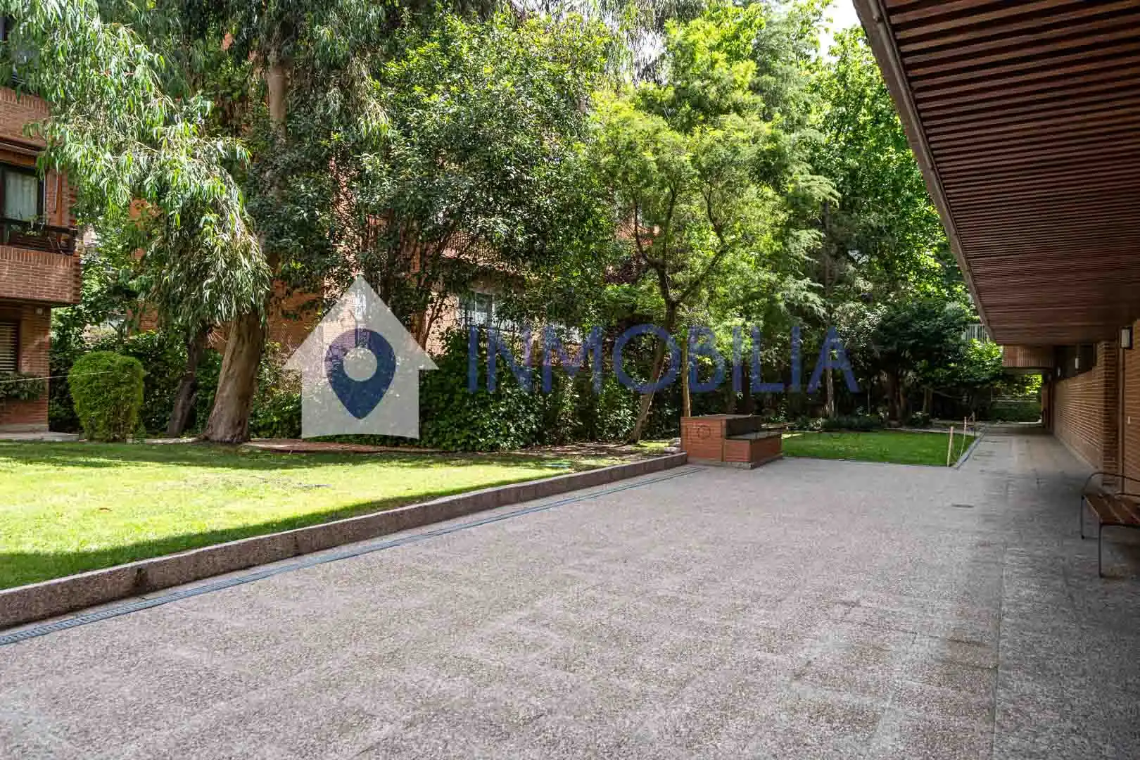 Jardín de Piso en venta en Madrid con Calefacción, Jardín privado y Trastero