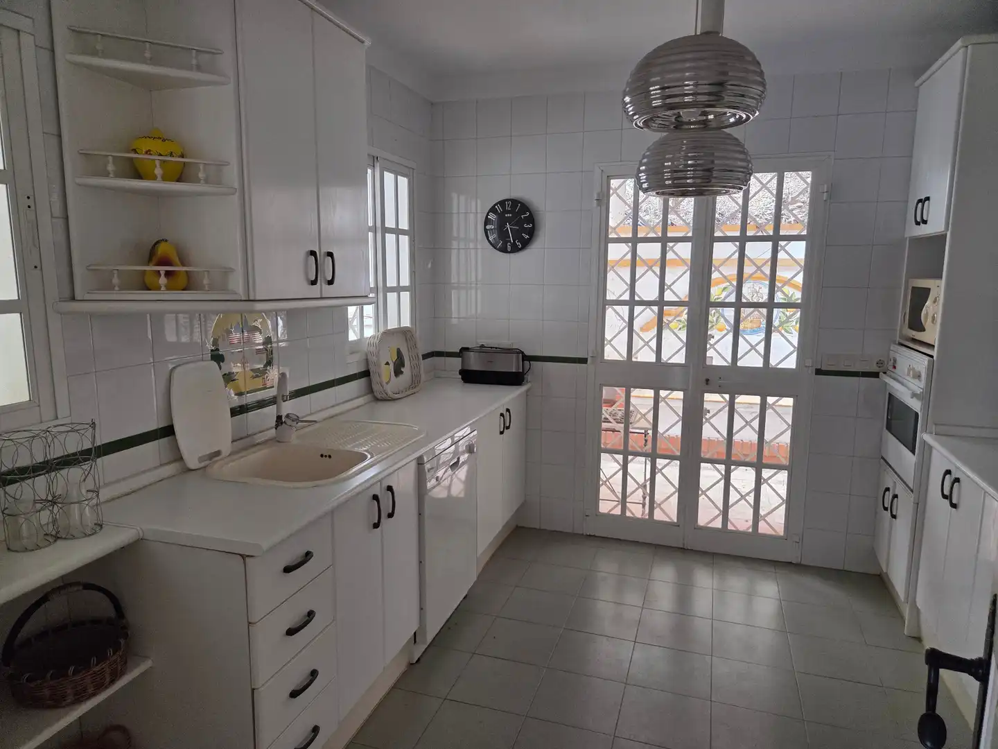 Cocina de Casa o chalet en venta en Vélez-Málaga con Aire acondicionado, Jardín privado y Terraza