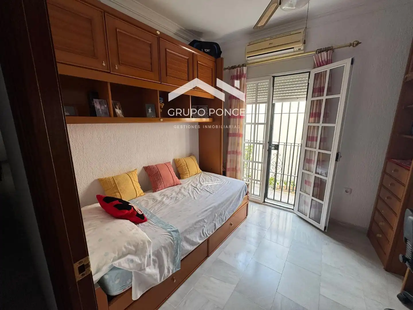 Living room of Houses for sale in Jerez de la Frontera  with Air Conditioner, Private garden and Terrace