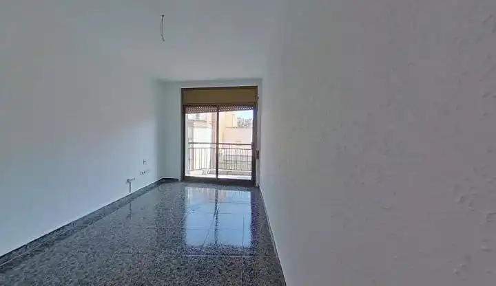 Piso con balcón en venta en La Gavarra, imagen 2