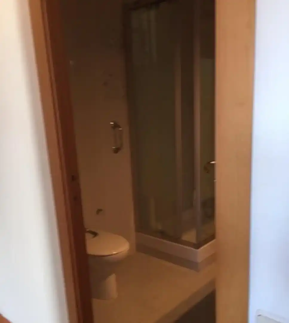 Baño de Piso para compartir en Esplugues de Llobregat con Jardín privado, Piscina y Amueblado