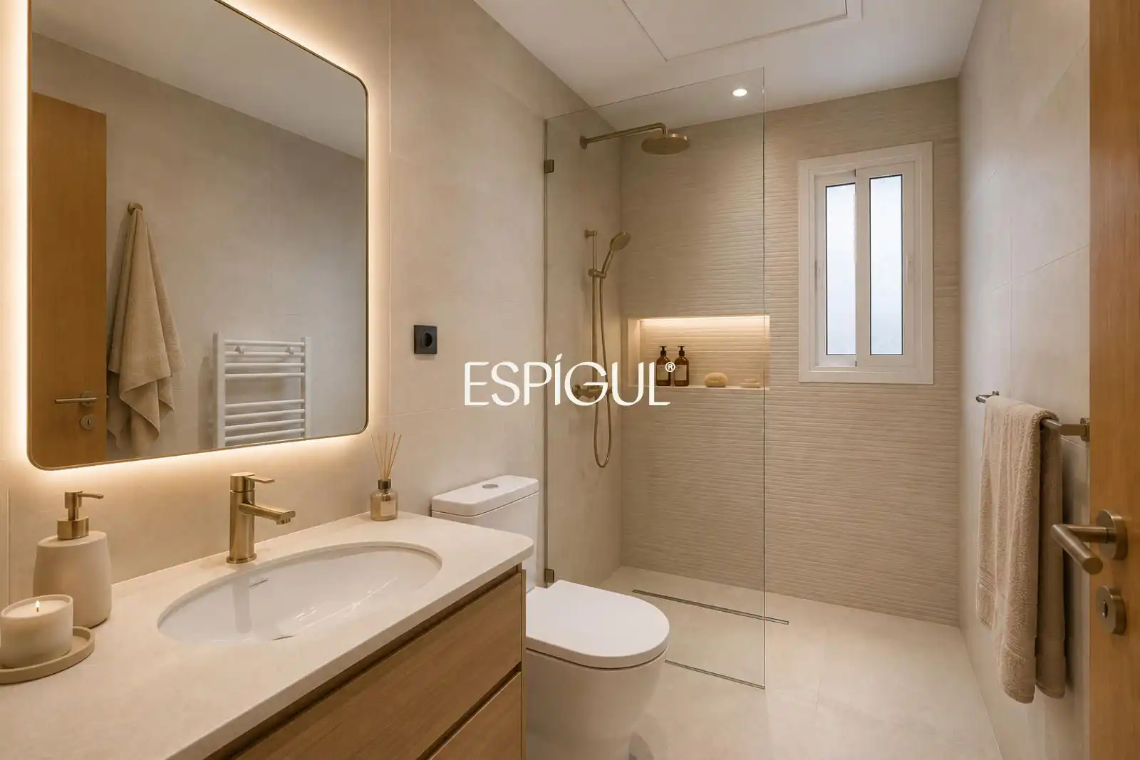 Badezimmer von Wohnung zum Verkauf in Barcelona mit Klimaanlage, Heizung und Parkett