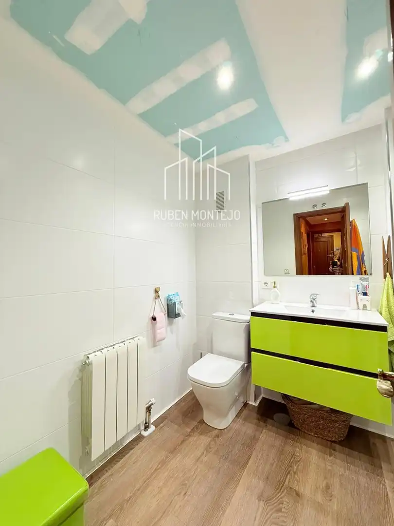 Baño de Piso en venta en Salamanca con Calefacción, Terraza y Balcón