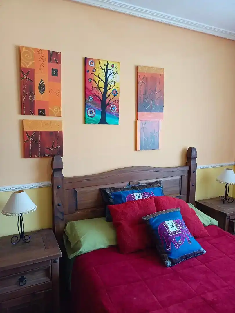 Dormitori de Casa o xalet en venda en Ponferrada amb Jardí privat, Parquet i Moblat