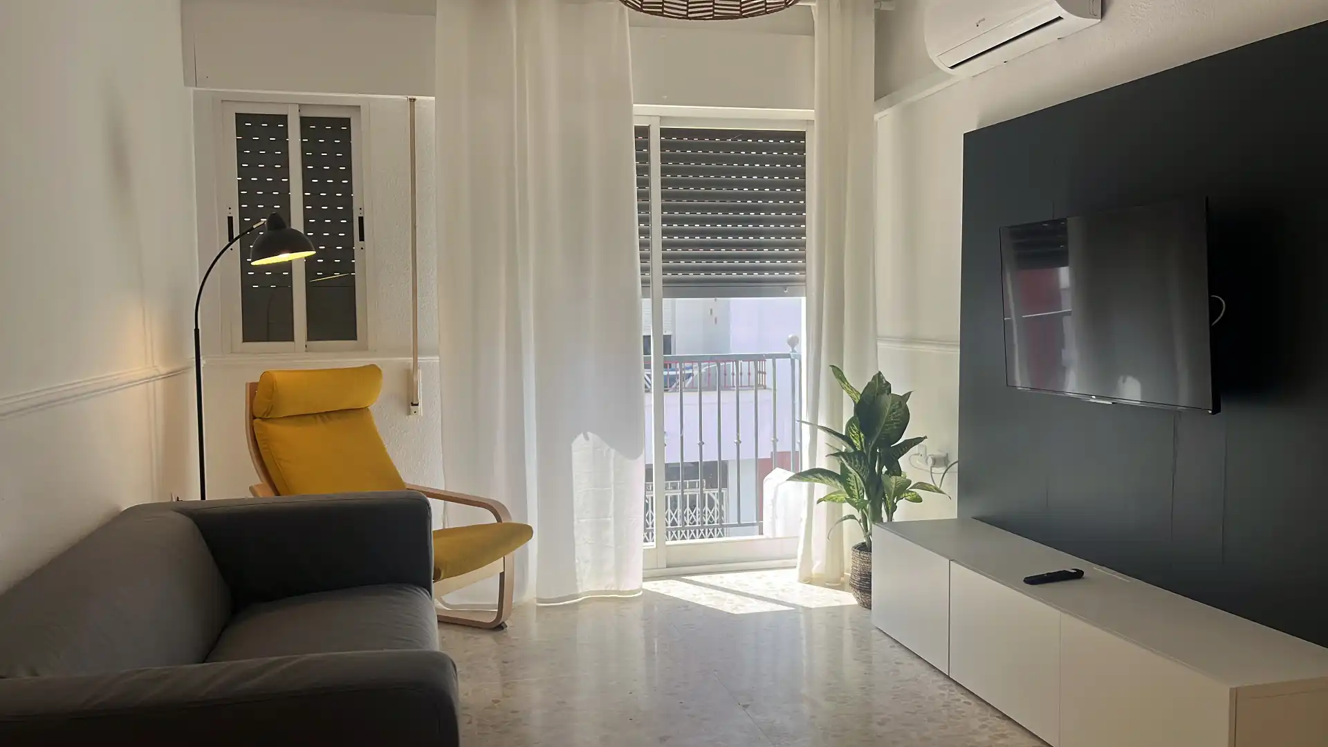 Sala de estar de Piso de alquiler en Salobreña con Aire acondicionado, Terraza y Amueblado