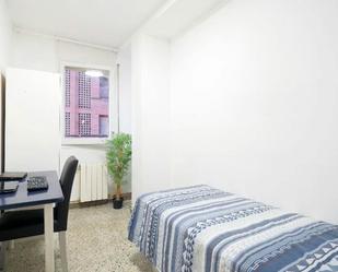 Bedroom of Flat to share in  Barcelona Capital  with Washing machine