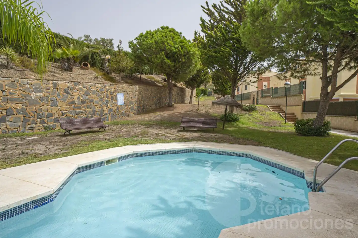 Piscina de Casa adosada en venta en Málaga con Aire acondicionado, Calefacción y Jardín privado