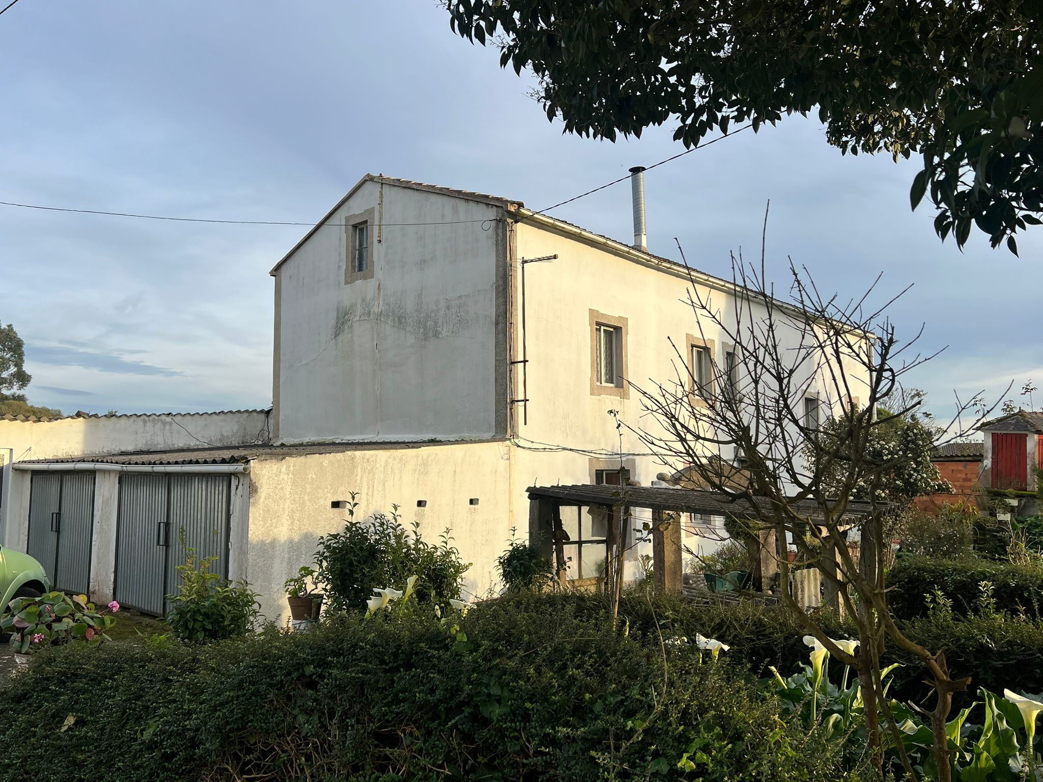 Vista exterior de Casa o xalet en venda en Narón amb Jardí privat, Traster i Moblat