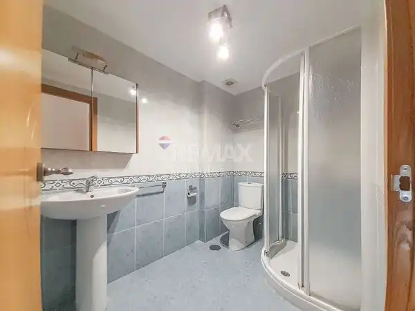 Bany de Pis en venda en O Porriño   amb Calefacció, Parquet i Terrassa
