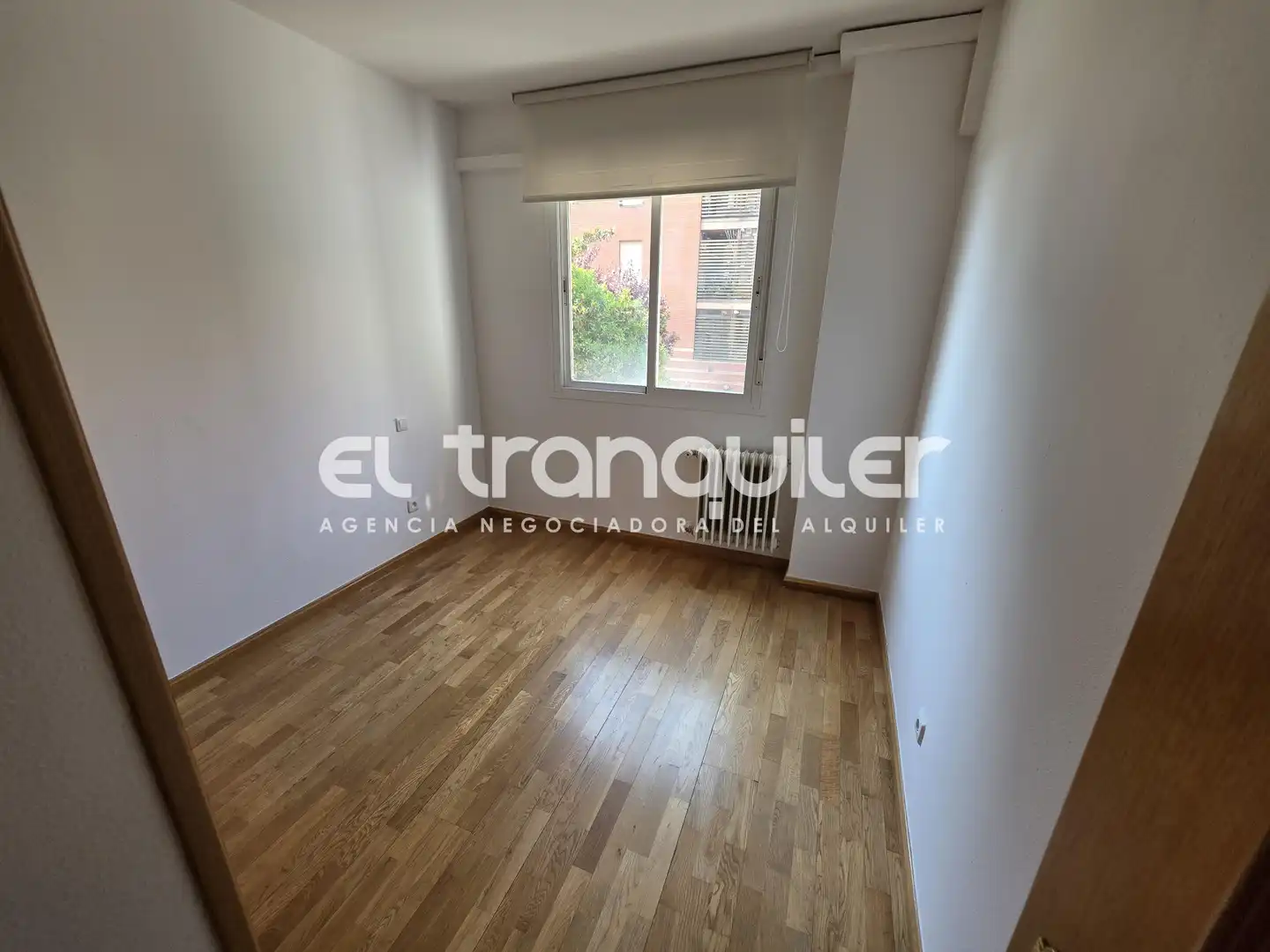 Dormitori de Pis de lloguer en Madrid amb Aire condicionat, Parquet i Piscina