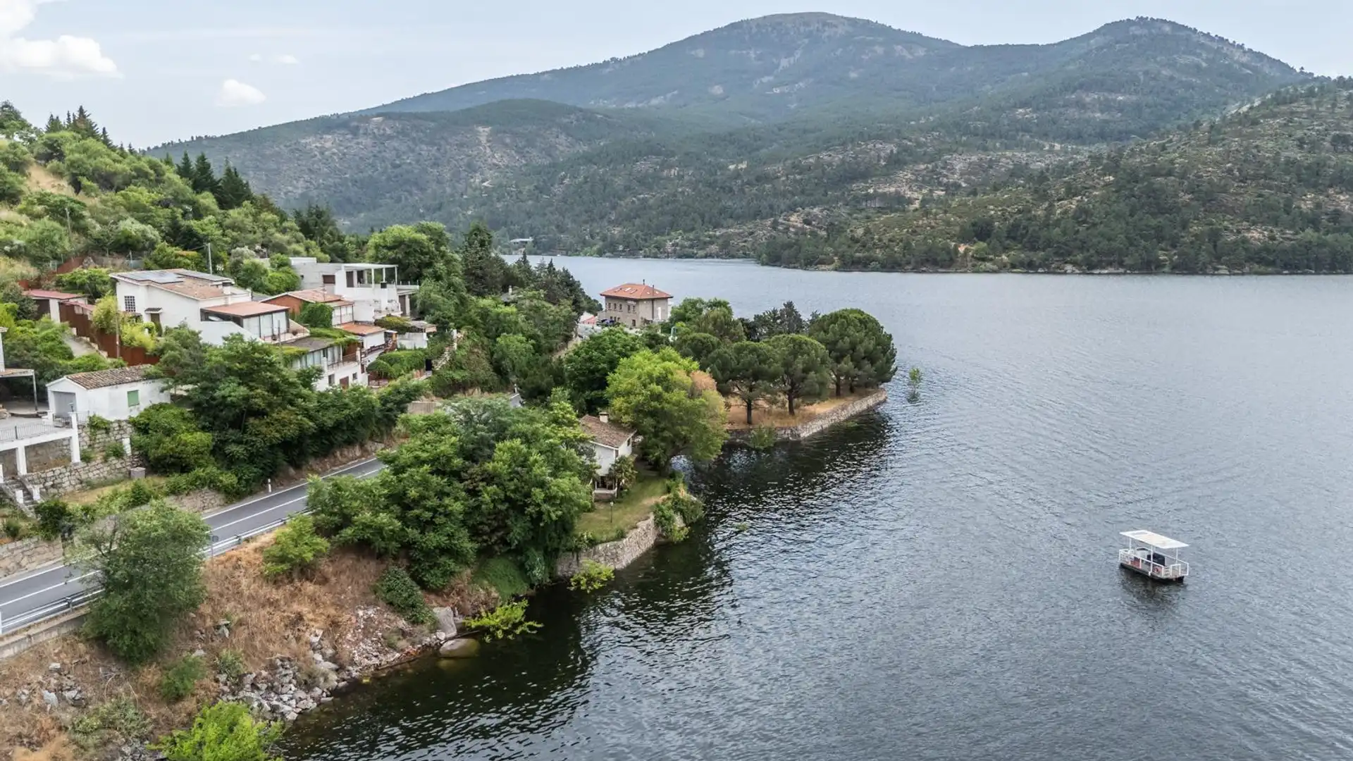 Exterior view of Country homes for sale in El Barraco   with Air Conditioner, Private garden and Terrace