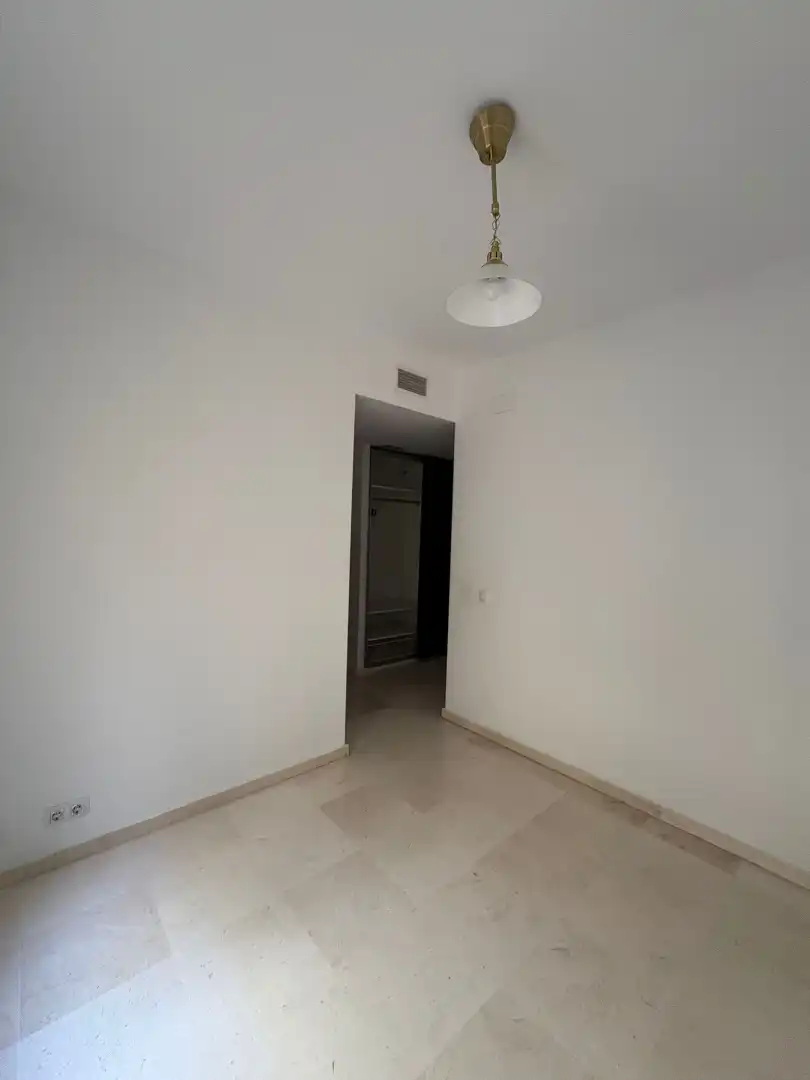 Wohnung zum Verkauf in Los Palacios y Villafranca mit Klimaanlage, Terrasse und Abstellraum