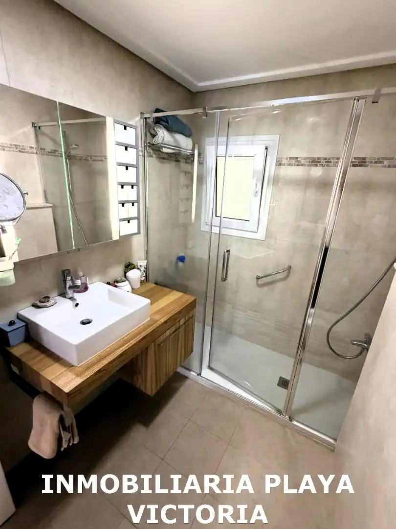 Bathroom of Flat for sale in Cádiz  with Air Conditioner, Heating and Parquet flooring