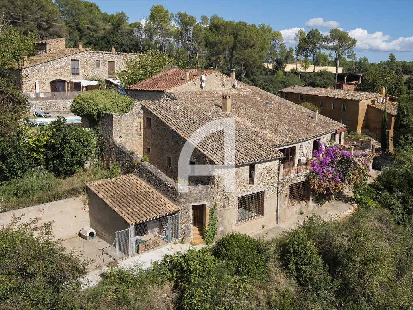 Vista exterior de Finca rústica en venta en Sant Miquel de Fluvià con Calefacción, Piscina y Amueblado