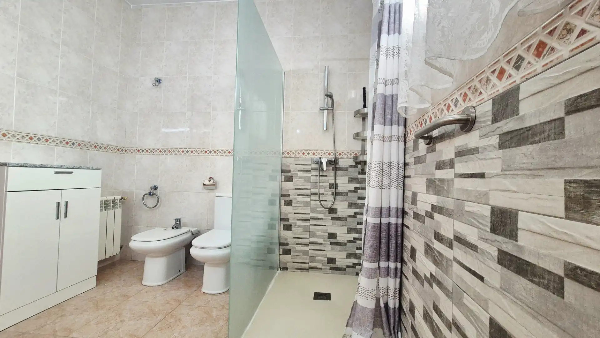 Bany de Casa o xalet en venda en Arenys de Mar amb Calefacció, Terrassa i Moblat