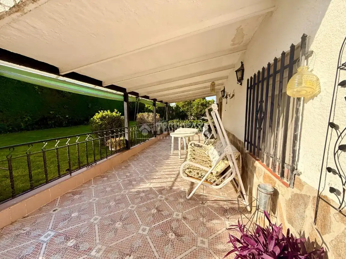 Jardín de Casa o chalet en venta en Serracines con Calefacción, Jardín privado y Terraza