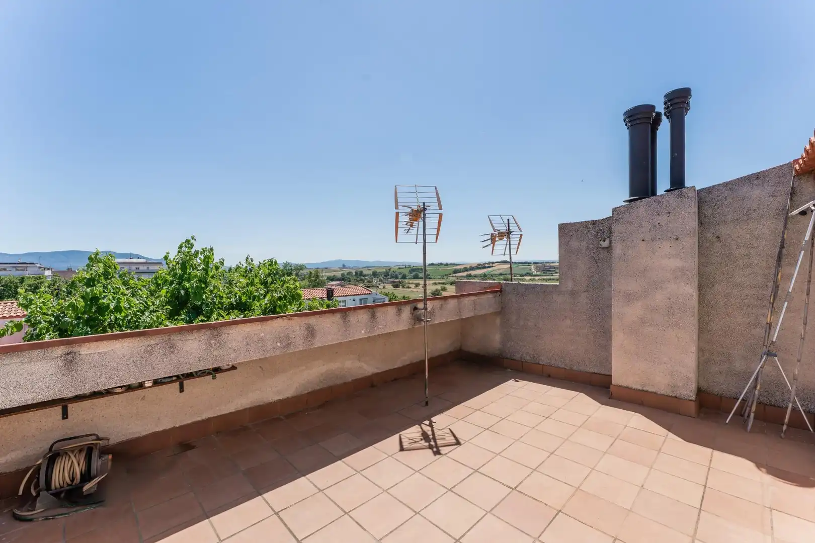 Terrassa de Casa adosada en venda en Parets del Vallès amb Calefacció, Jardí privat i Parquet