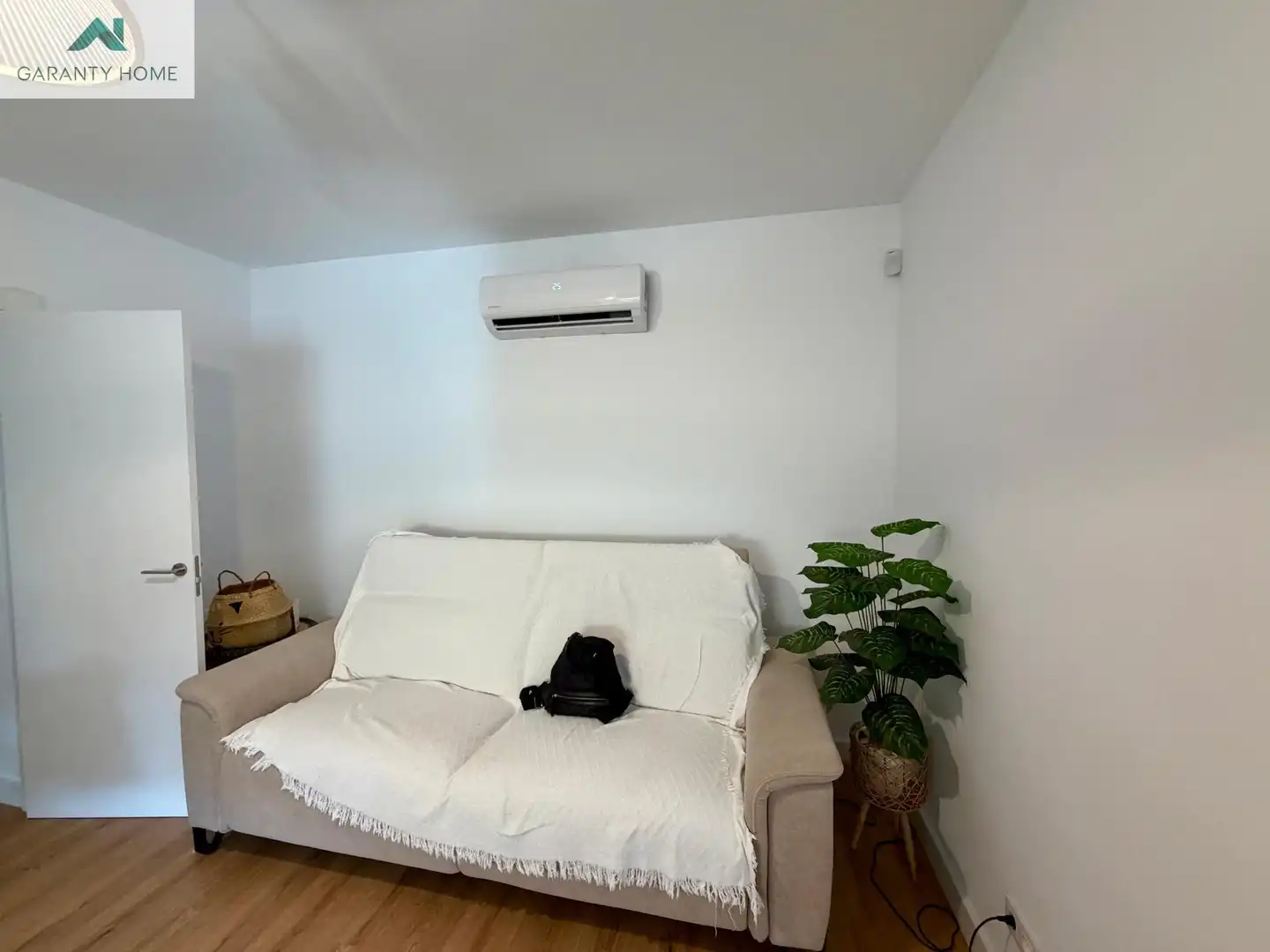 Sala d'estar de Casa o xalet en venda en Alcaucín amb Aire condicionat, Jardí privat i Terrassa