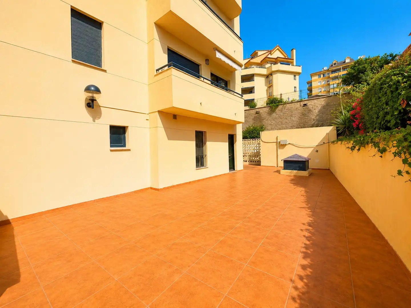 Terraza de Planta baja en venta en Benalmádena con Piscina comunitaria