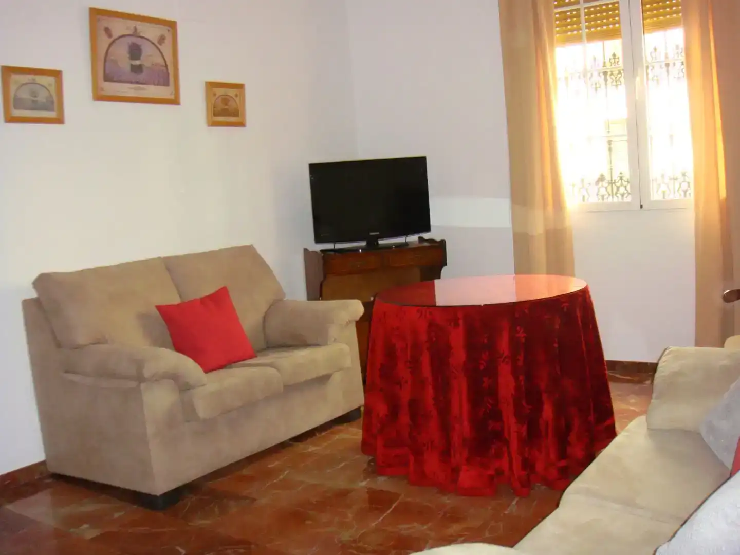 Wohnzimmer von Wohnung zur Miete in Almodóvar del Río mit Klimaanlage und Möbliert
