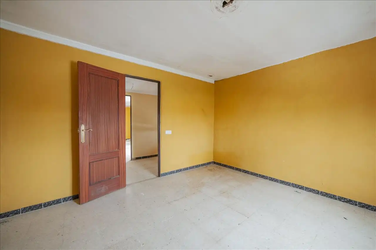 Habitación de Casa adosada en venta en Lora del Río con Trastero