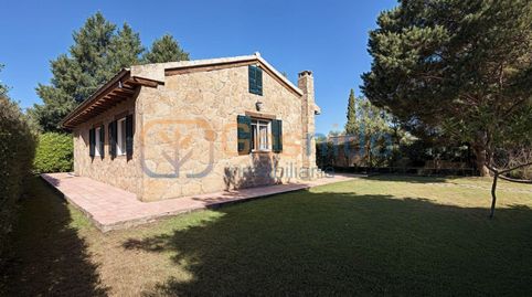 CHALET DE PIEDRA EN ALDEALENGUA DE PEDRAZA SEGOVIA CON TRES HABITACIONES, ESPECTACULAR JARDÍN, BARBACOA, GARAJE Y LEÑERA, Bild 4