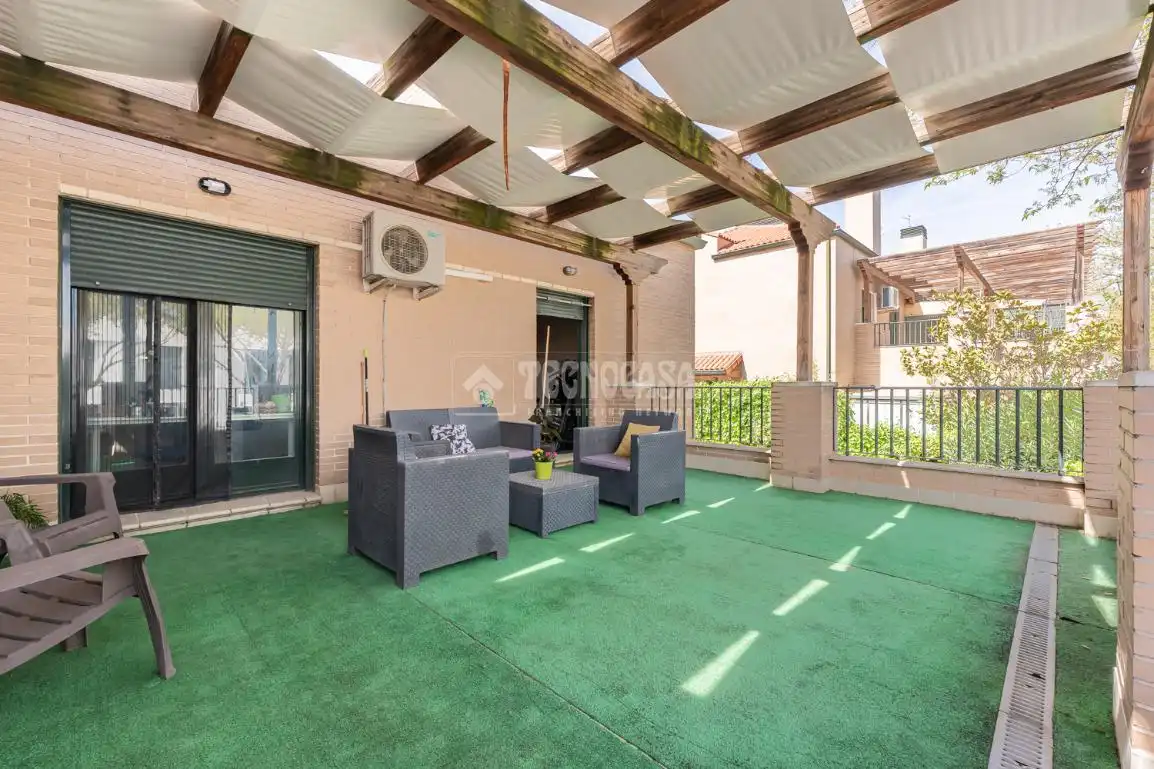 Terraza de Casa adosada en venta en Paracuellos de Jarama con Aire acondicionado, Calefacción y Jardín privado