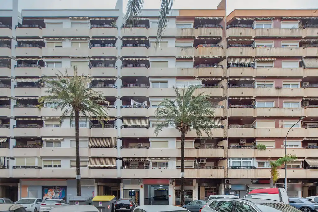 Business premises for sale in Av República Argentina, imagen 2