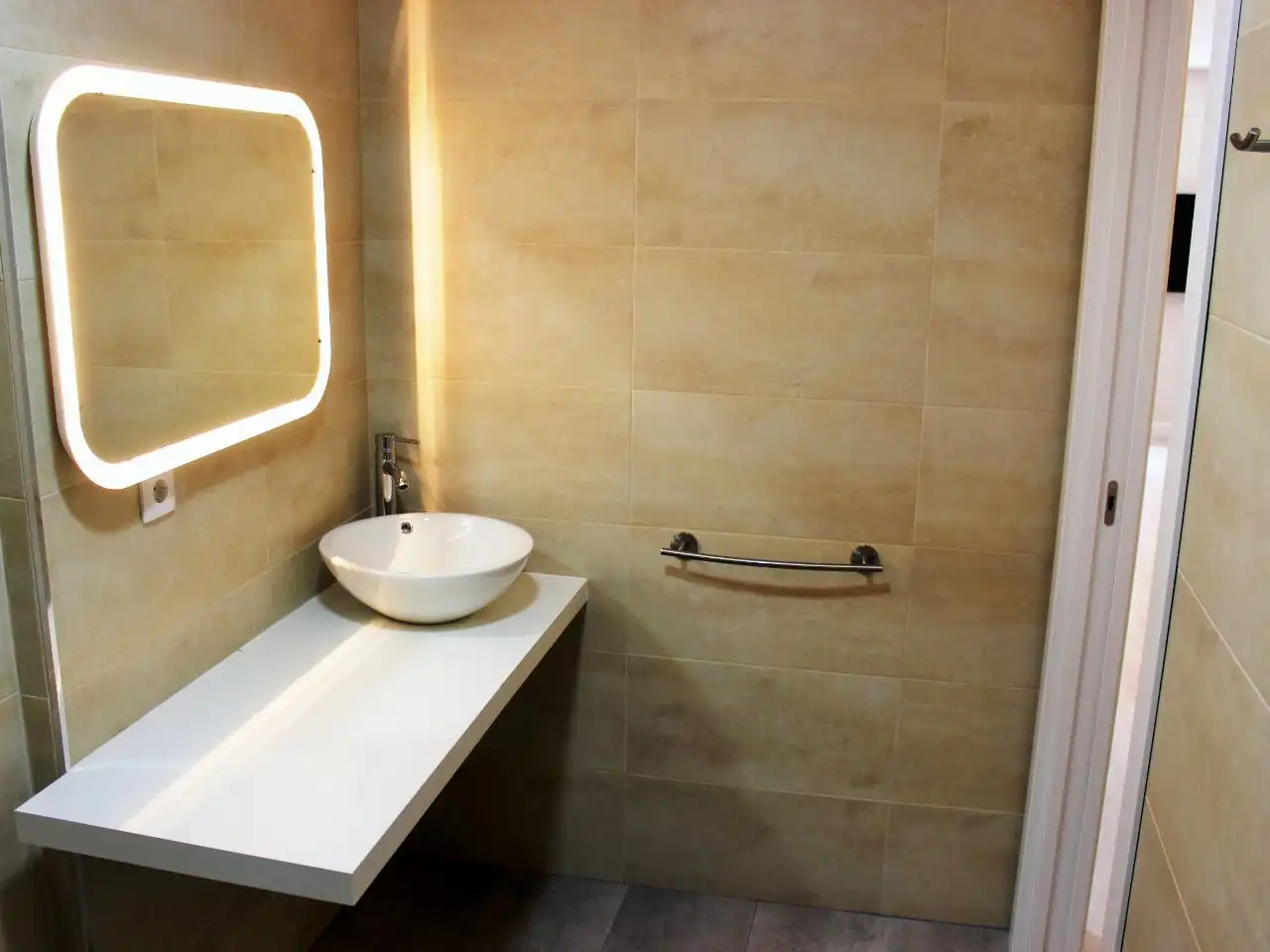 Baño de Oficina de alquiler en Badajoz con Aire acondicionado, Calefacción y Amueblado