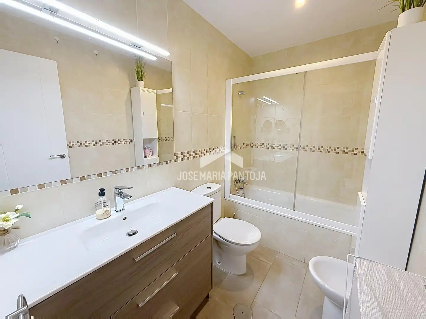 Bathroom of Flat for sale in Jerez de la Frontera  with Air Conditioner, Private garden and Parquet flooring