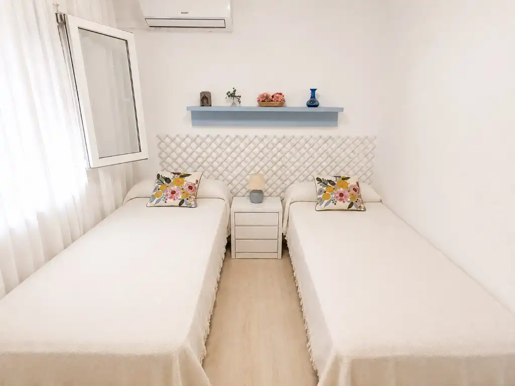 Dormitori de Casa o xalet en venda en Santa Pola amb Aire condicionat, Piscina i Piscina comunitària